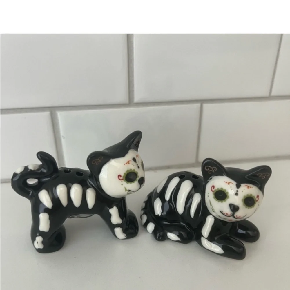 Halloween 🎃 mini set of salt and pepper shakers